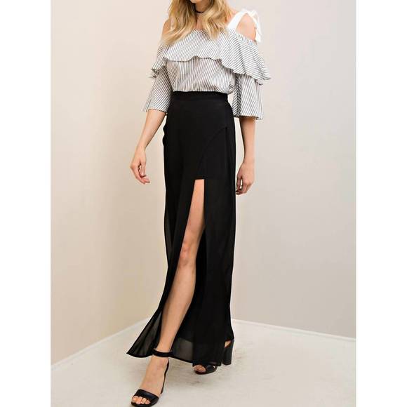 NEW ENTRO solid slit maxi short pant in black - Picture 2 of 3